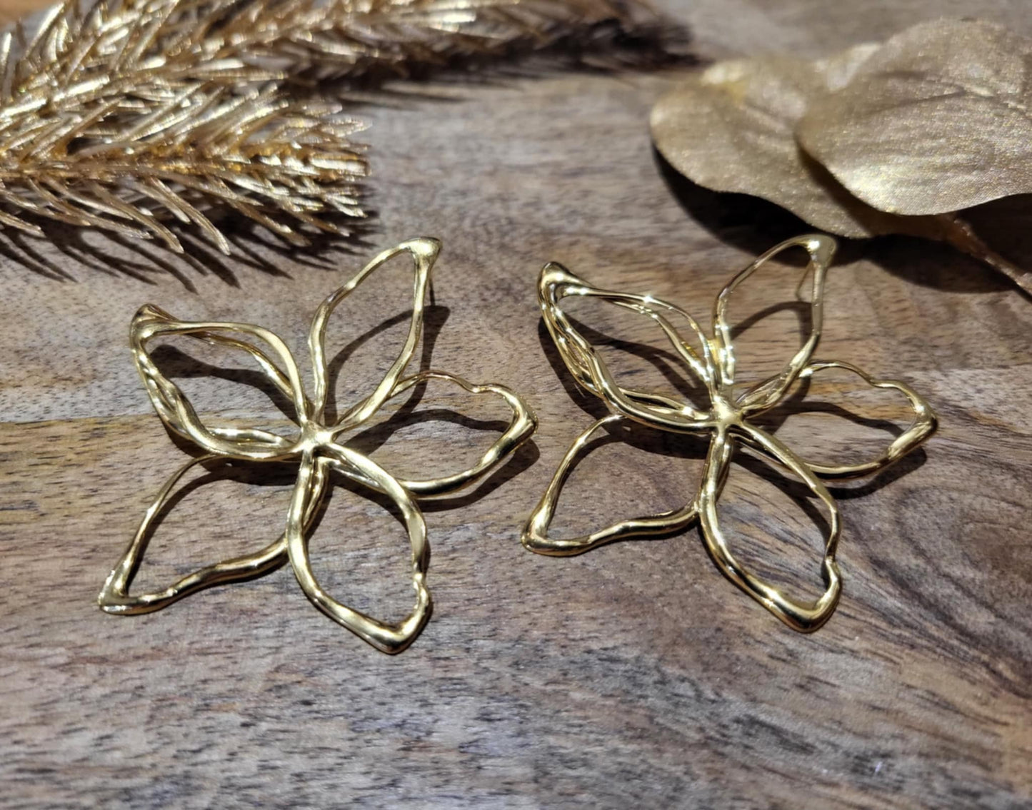 Boucles d'oreilles fleurs de frangipanier