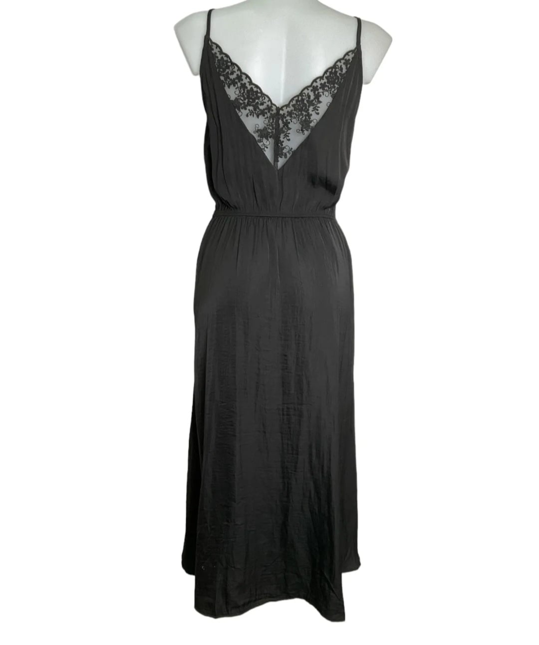 Robe satinée vert sapin